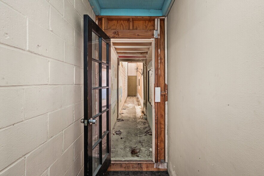 More Photos Of 814-816 N Anaheim Blvd, Anaheim Freestanding For Sale