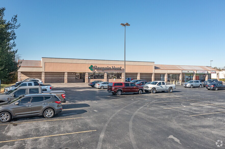More Photos Of 210-250 Country Village Dr, Smyrna General Retail For Lease