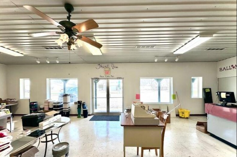 More Photos Of 584-586 S Section St, Sullivan General Retail For Sale