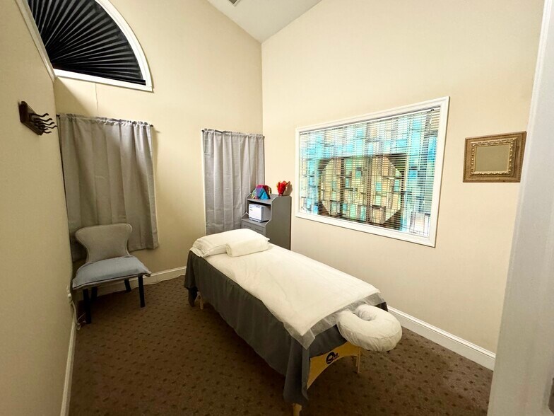 More Photos Of 6151-6157 Fuller Ct, Alexandria Office For Sale