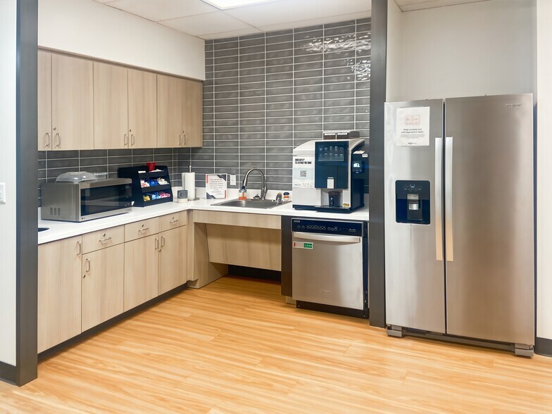 More Photos Of 11111 Katy Fwy, Houston Coworking Space