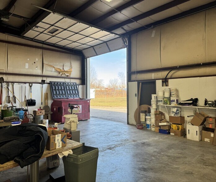 More Photos Of 1301 S Powell Rd, Independence Industrial For Lease