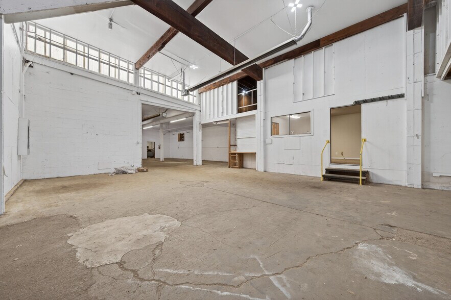 More Photos Of 2150 Cross St, Eugene Service For Lease