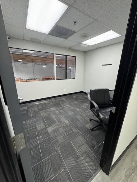 More Photos Of 2906 E Coronado St, Anaheim Warehouse For Lease