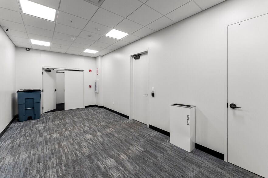 More Photos Of 470 Myles Standish Blvd, Taunton Office For Lease