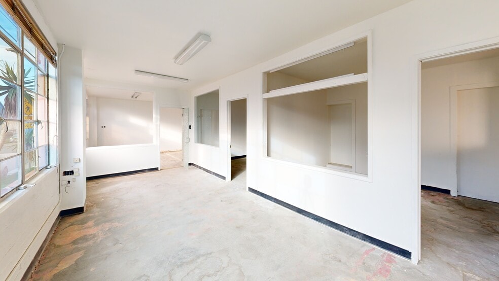 More Photos Of 1035 Murray St, Berkeley Showroom For Lease