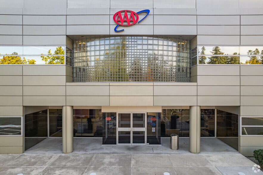 More Photos Of 8555 SW Apple Way, Portland Office For Lease