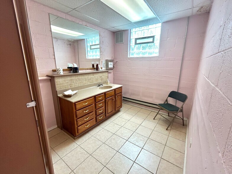 More Photos Of 11565 Pippin Rd, Cincinnati Religious Facility For Sale