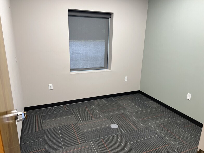 More Photos Of 1053 E London Park Dr, Forest Service For Lease