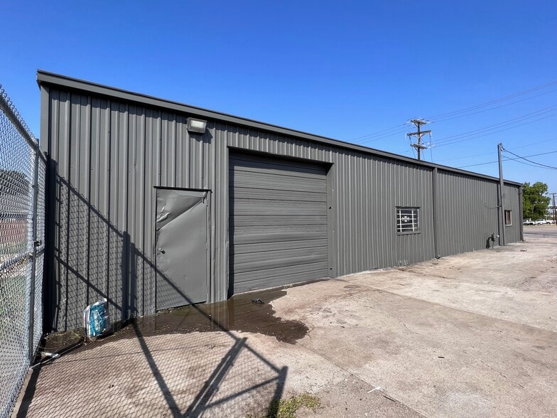 More Photos Of 2514 Burbank St, Dallas Industrial For Lease