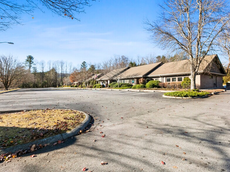 More Photos Of 157 Medical Park Dr, Brevard Medical For Sale