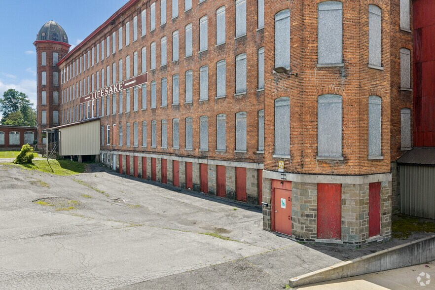 More Photos Of 17 Mill Pl, New York Mills Unknown For Sale