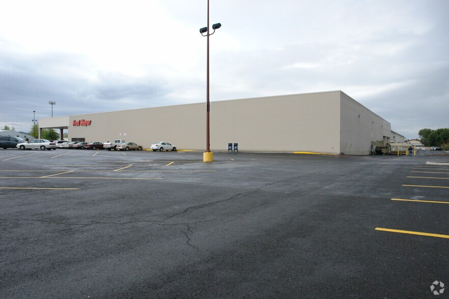 More Photos Of 525-555 E Francis Ave, Spokane Auto Dealership For Sale