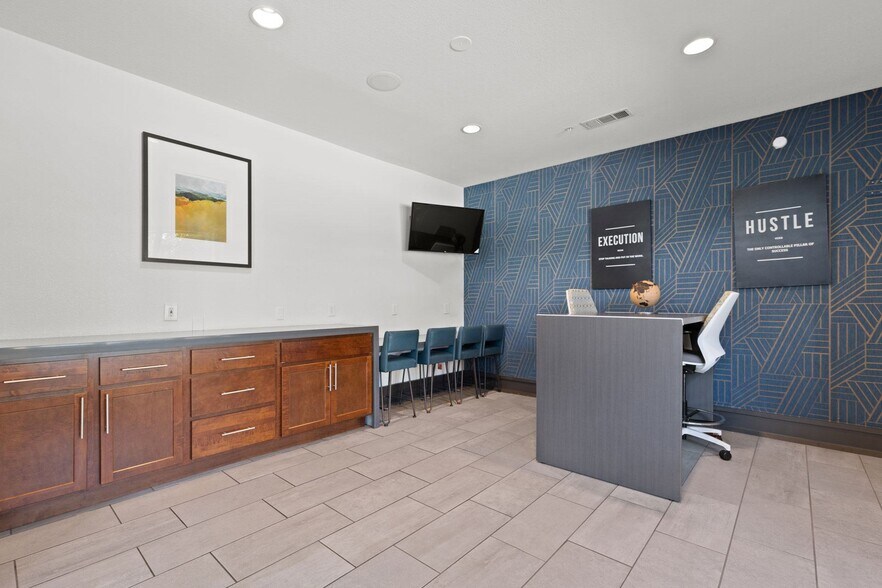 More Photos Of 801-901 Englewood Pky, Englewood Apartments For Lease