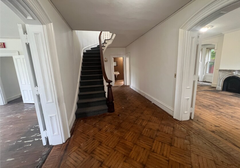 More Photos Of 2 Main St, Flemington Restaurant For Sale