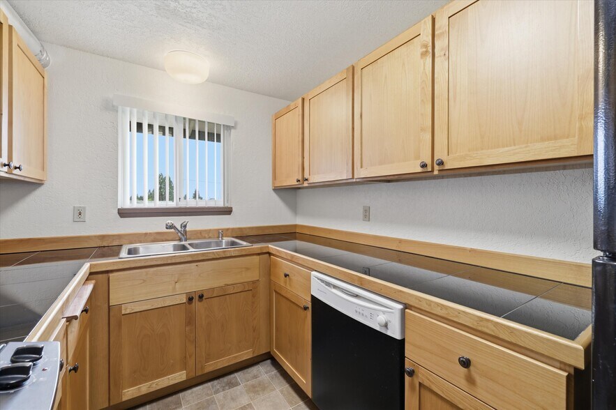 More Photos Of 3116 18th St, Everett Apartments For Sale