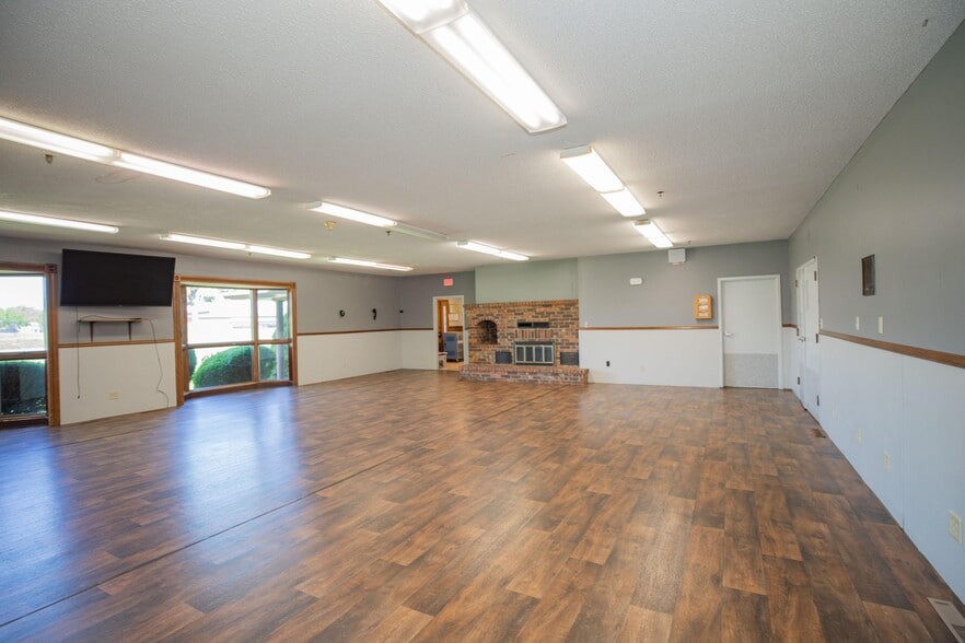 More Photos Of 807 N Briarwood Dr, Bolivar Assisted Living For Sale