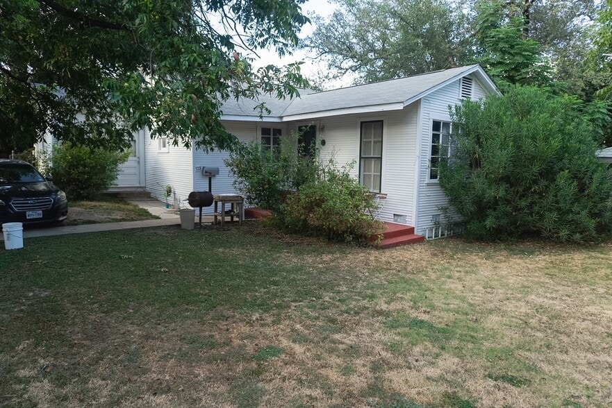 More Photos Of 133 W Huisache Ave, San Antonio Multifamily For Sale