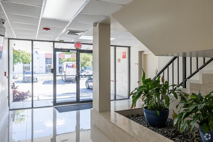 More Photos Of 540 NW 165th St, Miami Office For Lease