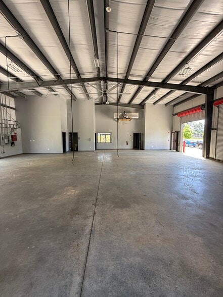 More Photos Of 2101 Dogwood Industrial Cir, Conyers Warehouse For Sale