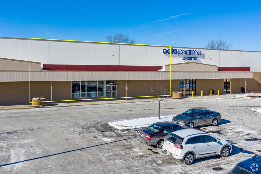 More Photos Of 8600-8604 W Brown Deer Rd, Milwaukee General Retail For Sale