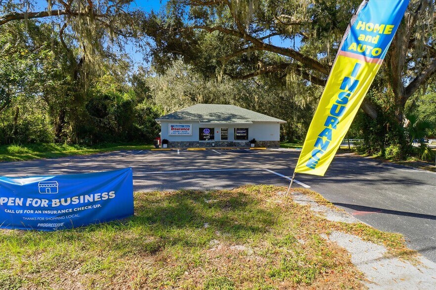 More Photos Of 2339 N Country Road 470, Lake Panasoffkee Office For Sale