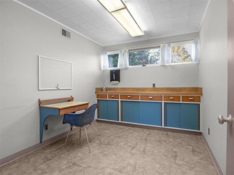 More Photos Of 5973 Walworth Rd, Ontario Medical For Sale