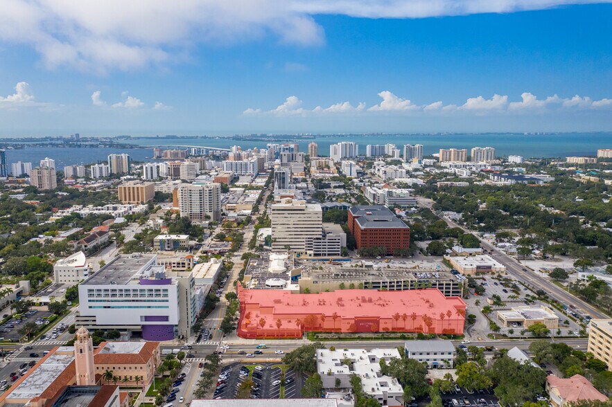 More Photos Of 1993 Main St, Sarasota General Retail For Sale