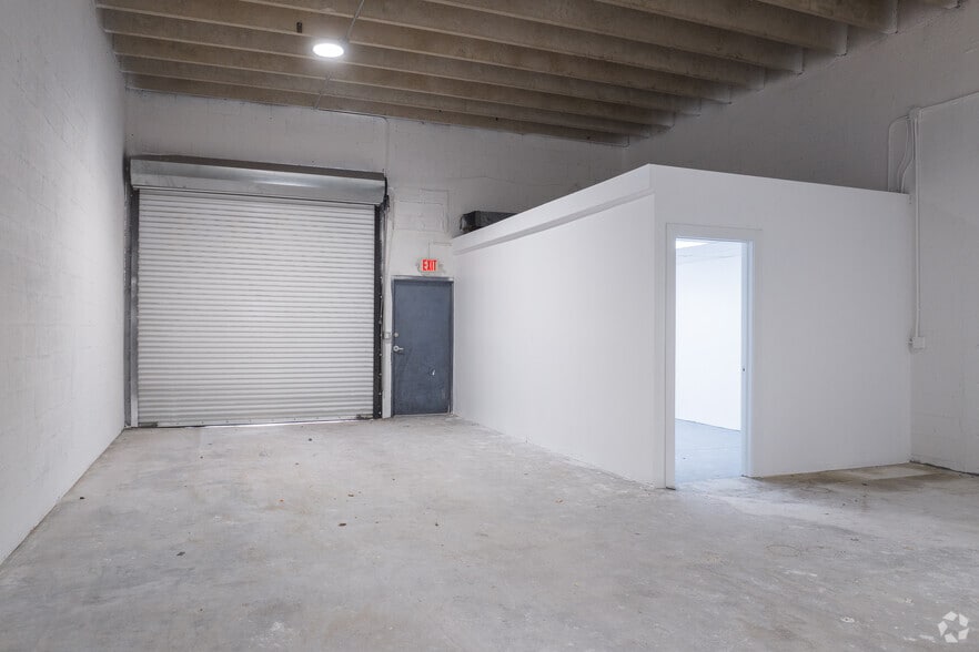 More Photos Of 18520-18590 NE 2nd Ave, Miami Warehouse For Lease