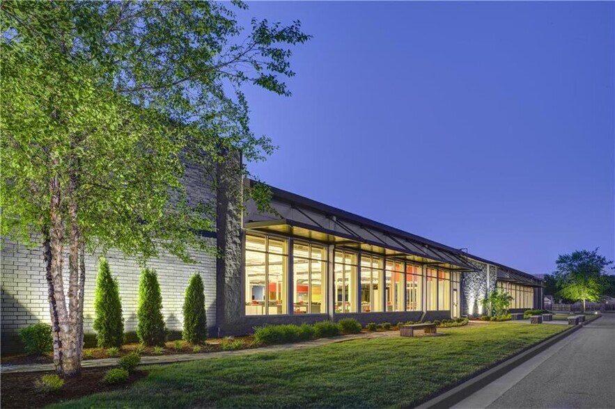 More Photos Of 1705 S Walton Blvd, Bentonville Office For Sale
