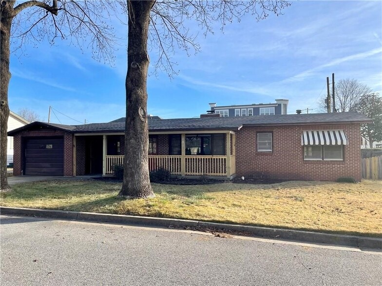 More Photos Of 311 S Main St, Springdale Office For Sale