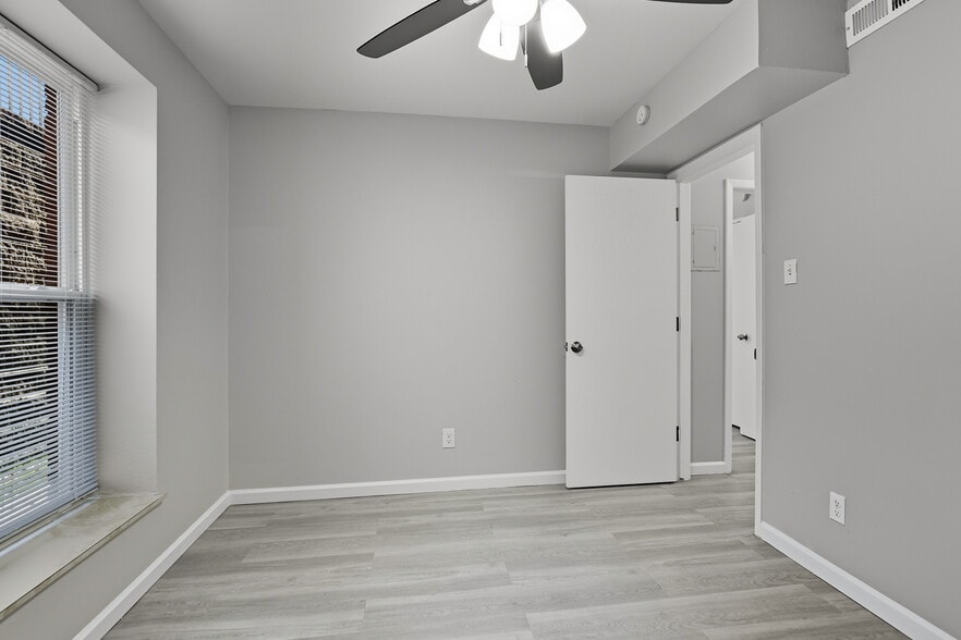 More Photos Of 11542-11556 Concord Village Ave, Saint Louis Apartments For Sale