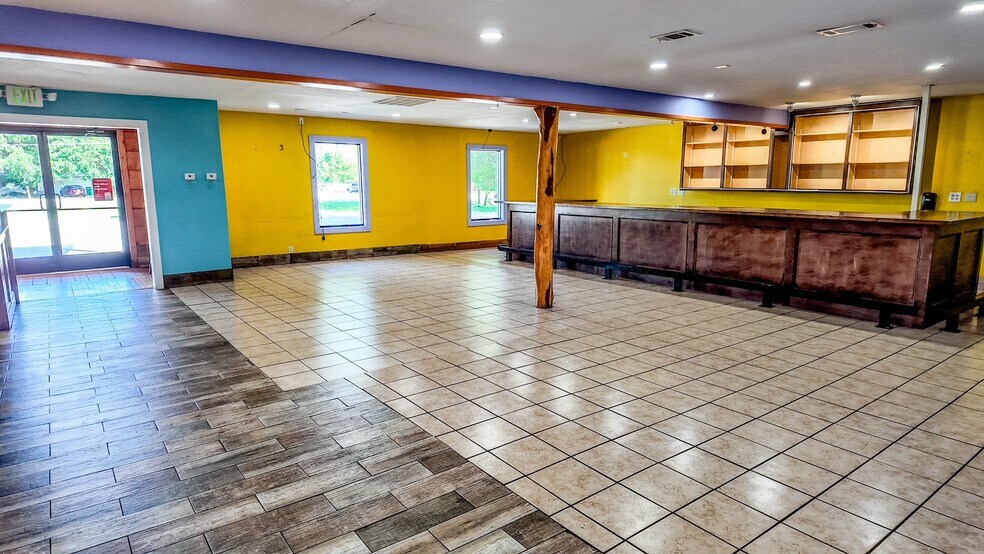 More Photos Of 1711 E Main St, Madisonville Restaurant For Sale