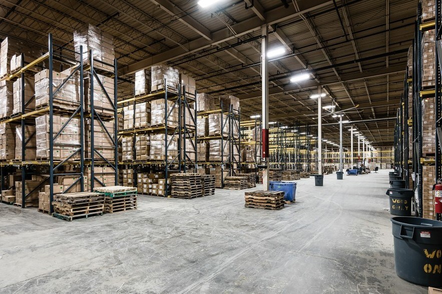 More Photos Of 107 Tom Starling Rd, Fayetteville Distribution For Lease