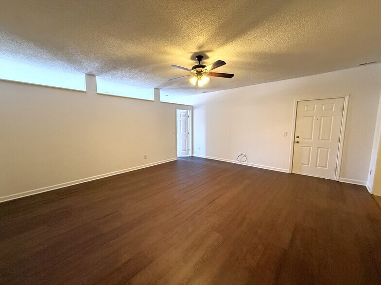 More Photos Of 207 W Main St, Mayodan Storefront Retail Residential For Sale