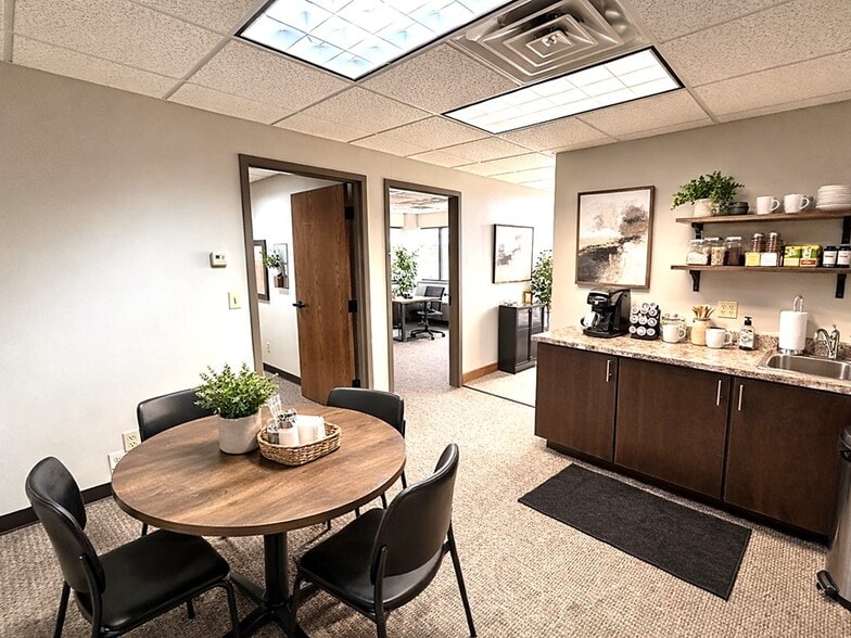 More Photos Of 27071 Mueller Place, Sioux Falls Warehouse For Lease