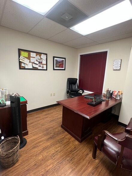 More Photos Of 161 Prosperity Dr, Winchester Showroom For Lease