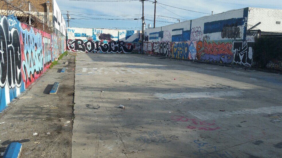 More Photos Of 3816-3818 S Broadway, Los Angeles Manufacturing For Lease
