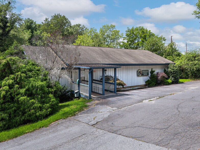 Primary Photo Of 1001 Greenville Hwy, Hendersonville Medical For Sale