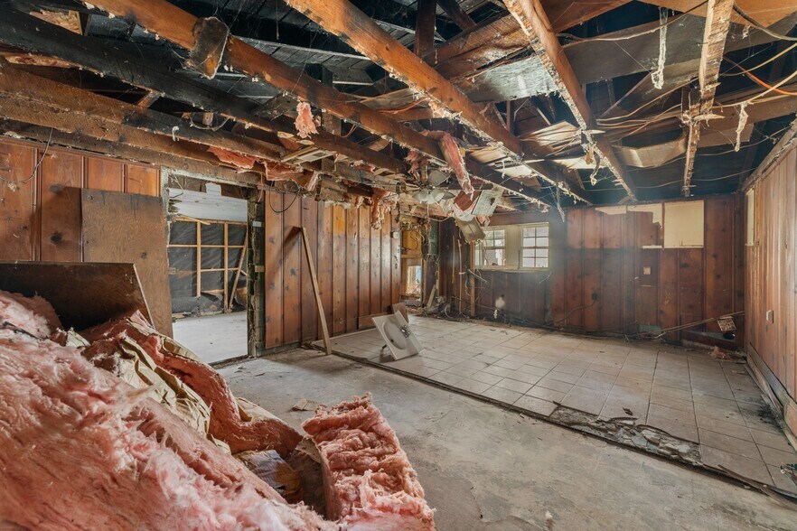 More Photos Of 7736 Westpoint Rd, West Point Freestanding For Sale