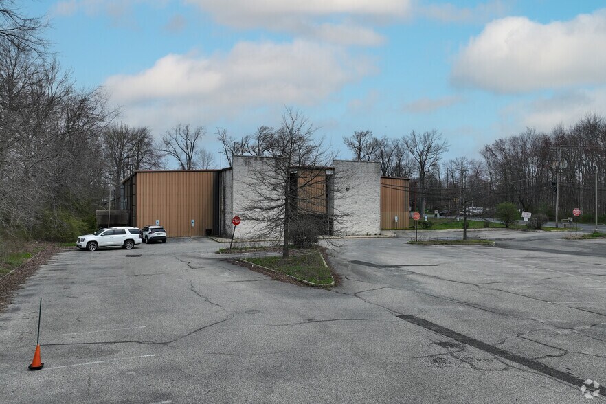 More Photos Of 450 State Route 34, Old Bridge Light Distribution For Sale