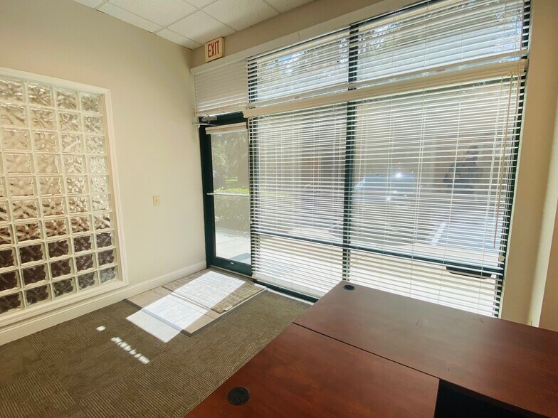 More Photos Of 12276 San Jose Blvd, Jacksonville Coworking Space