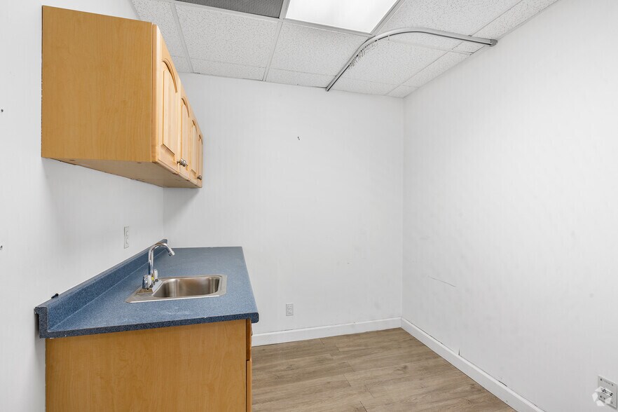 More Photos Of 2900 Main St, Stratford Medical For Sale