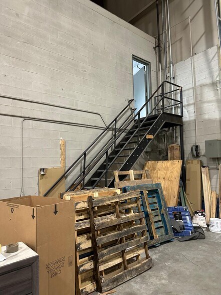 More Photos Of 58 R Pulaski St, Peabody Distribution For Lease