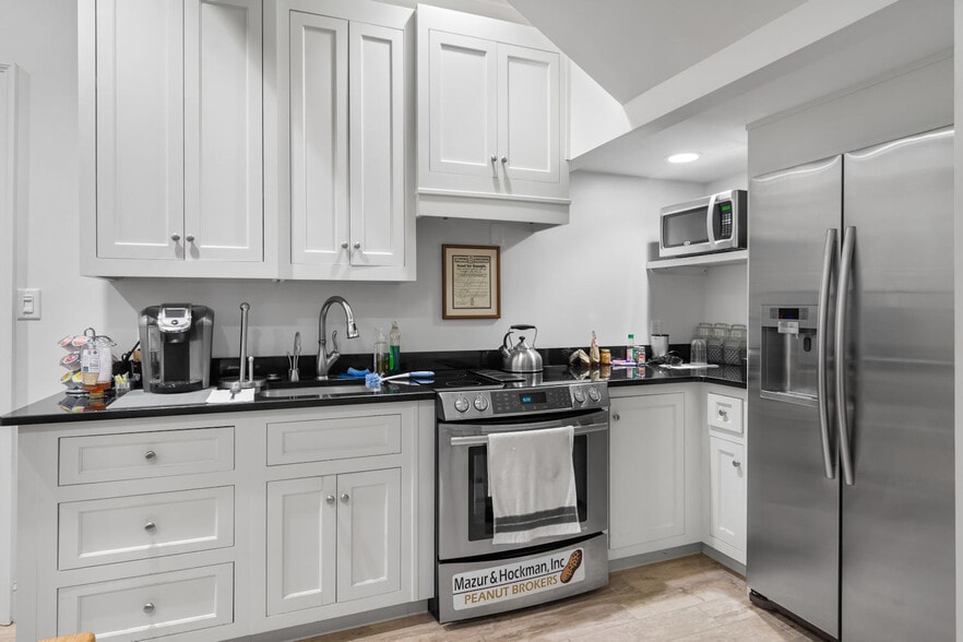 More Photos Of 2334 Lake Park Dr, Albany Office Residential For Sale