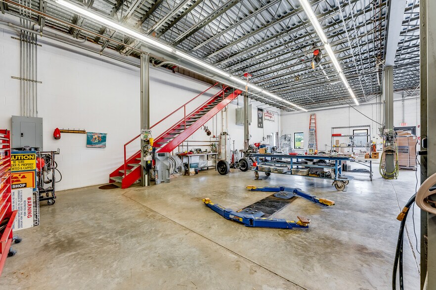 More Photos Of 2050 Winners Dr, Fairmont Auto Repair For Sale