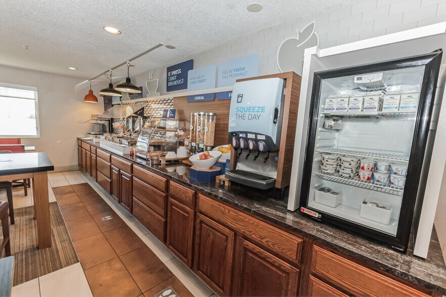 More Photos Of 11555 Upper Gilchrist Rd, Mount Vernon Hotel For Sale