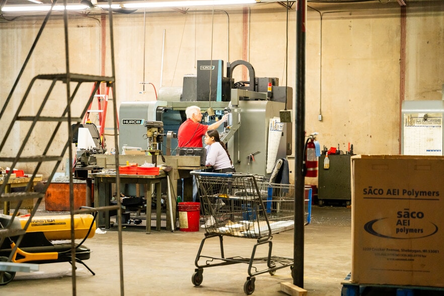 More Photos Of 1630 N Interstate 35 E, Lancaster Flex For Sale