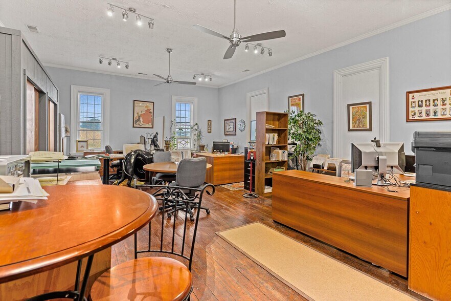 More Photos Of 1550 Lewis Center Rd, Lewis Center Freestanding For Sale