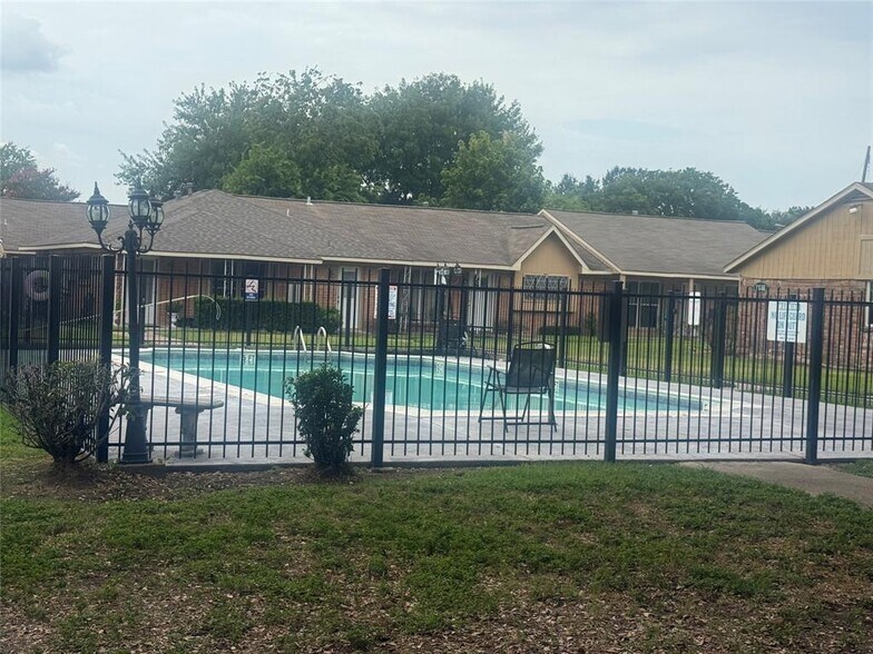 More Photos Of 3202-3358 Burke Rd, Pasadena Apartments For Sale